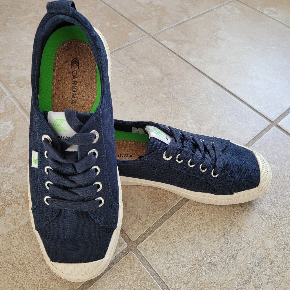 Cariuma OCA Low Navy Canvas Sneaker Women's Sz 8 / Mens Sz 6.5